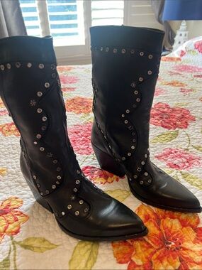 Vince Camuto Cowboy Italian Leather Black Studded Western Mid-Calf Boots Shoes